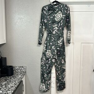 SILK UNSUBSCRIBED FLORAL BELTED JUMPSUIT SIZE XS
